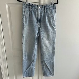 American Eagle Highest Rise Mom Jean Light Wash 6